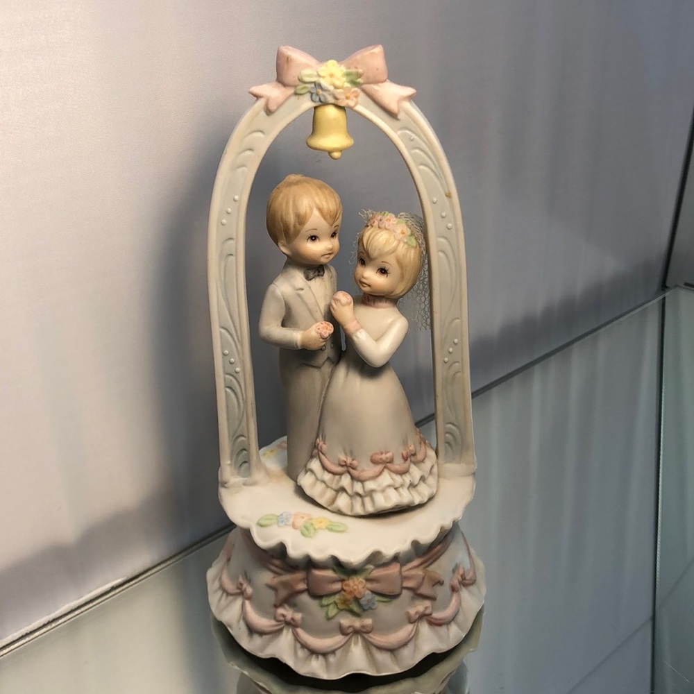 Porcelain wedding cake, topper, bride groom, music box